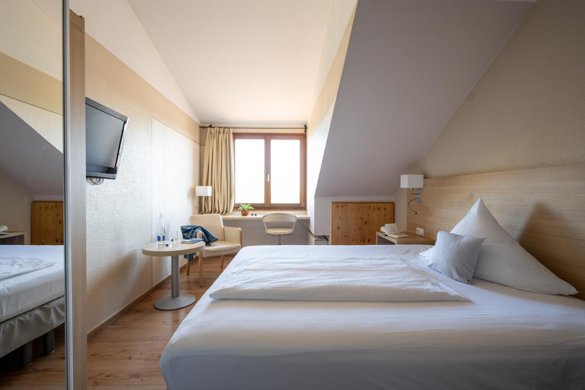 Hotel Gasthof Roessle Stetten am Kalten Markt Bagian luar foto